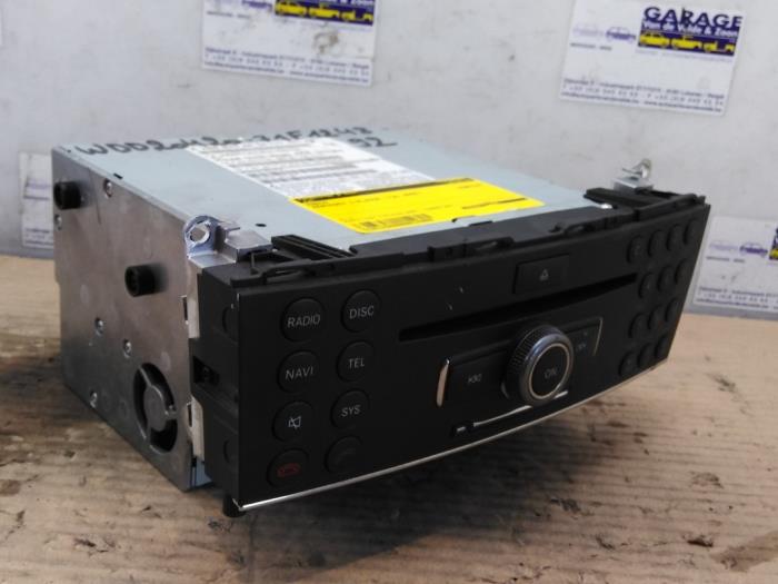 Używane Radio Mercedes C (W204) 2.2 C-200 CDI 16V Cena € 151,25 Z VAT oferowane przez Autoparts Van De Velde
