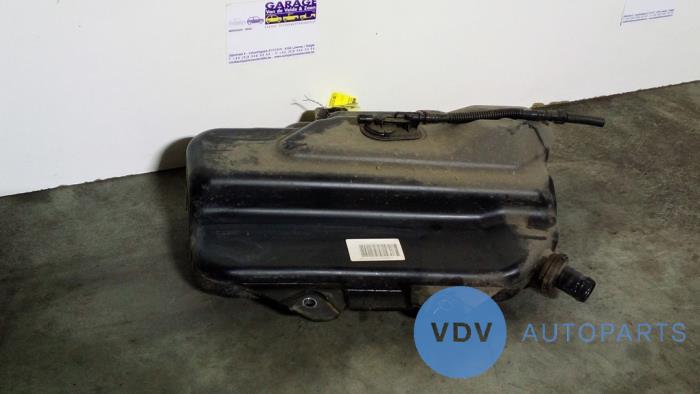 Additatief tank van een Mercedes-Benz Vito (447.6) 2.0 114 CDI 16V 2017