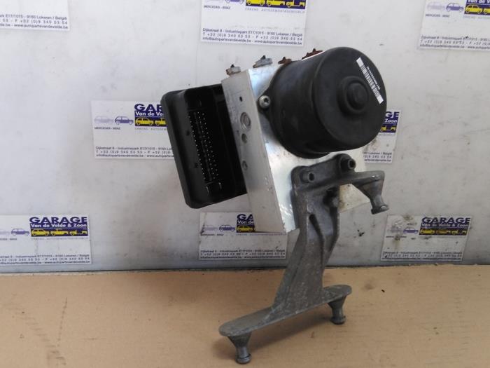 ABS Computer from a Mercedes-Benz SLK (R171) 1.8 200 K 16V 2004