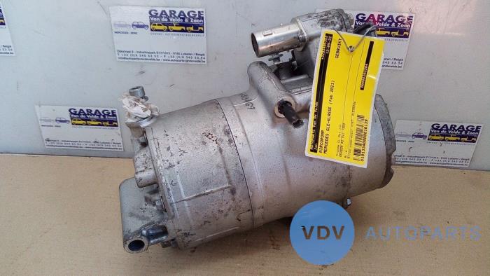 Air conditioning pump from a Mercedes-Benz GLE (V167) 350de 2.0 Turbo 16V 4-Matic 2021