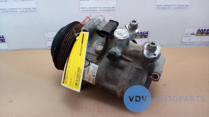 Air conditioning pump from a Mercedes-Benz Vito (447.6) 2.0 116 CDI 16V 2019