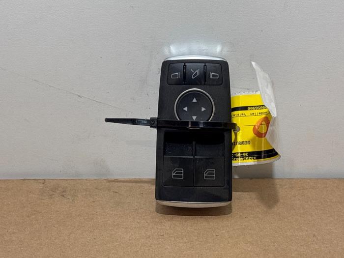 Usados Interruptor combinado de ventanillas Mercedes SL (R231) 500 4.7 V8 32V Precio € 48,40 IVA incluido ofrecido por Autoparts Van De Velde