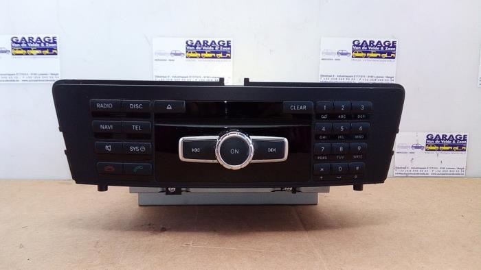 Używane Radio Mercedes ML III (166) 3.0 ML-350 BlueTEC V6 24V 4-Matic Cena € 302,50 Z VAT oferowane przez Autoparts Van De Velde