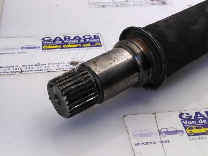 Front drive shaft, right from a Mercedes-Benz B (W245,242) 2.0 B-180 CDI 16V 2012