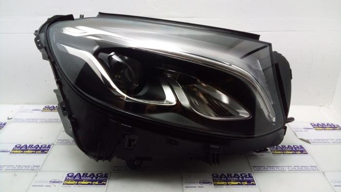 Używane Reflektor prawy Mercedes GLC Coupe (C253) 2.0 200 16V Cena € 828,85 Z VAT oferowane przez Autoparts Van De Velde