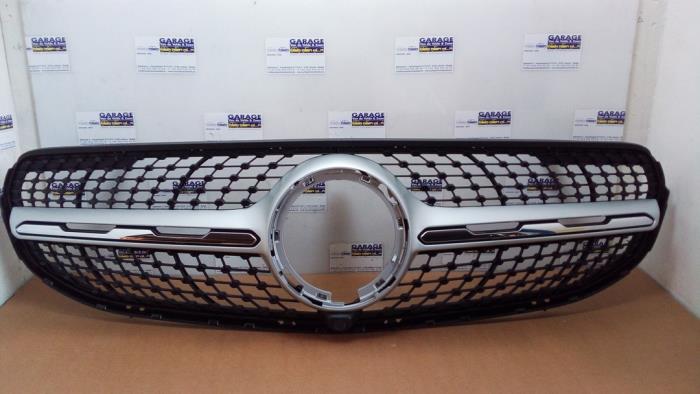 Używane Grill Mercedes GLC Coupe (C253) 2.2 220d 16V BlueTEC 4-Matic Cena € 127,05 Z VAT oferowane przez Autoparts Van De Velde