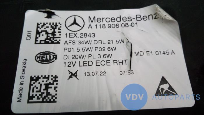 Reflektor prawy z Mercedes-Benz CLA (118.3) 2.0 CLA-200d 2022