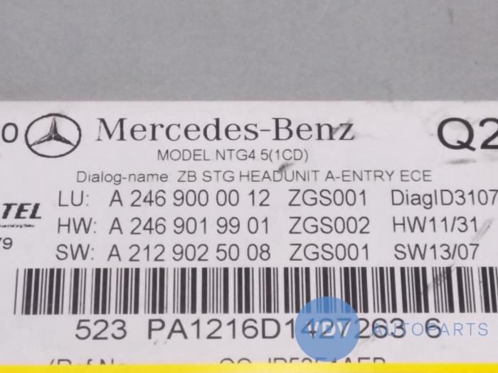 Radio de un Mercedes-Benz A (W176) 1.5 A-180 CDI, A-180d 16V 2013