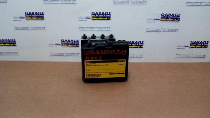 Begagnade ABS-dator Mercedes A (W169) 2.0 A-160 CDI 16V Pris € 151,25 Inklusive moms erbjuds av Autoparts Van De Velde