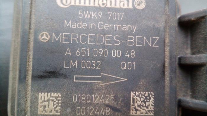Compteur de masse d'air d'un Mercedes-Benz E (W212) E-200 CDI 16V BlueEfficiency,BlueTEC 2012