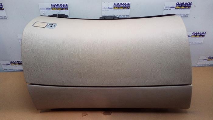 Begagnade Handskfack Mercedes S (W221) 5.5 S-550 32V Pris € 108,90 Inklusive moms erbjuds av Autoparts Van De Velde