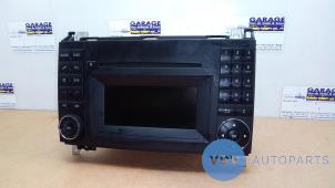 Usados Radio Mercedes A (W169) 2.0 A-180 CDI 16V 5-Drs. Precio € 90,75 IVA incluido ofrecido por Autoparts Van De Velde