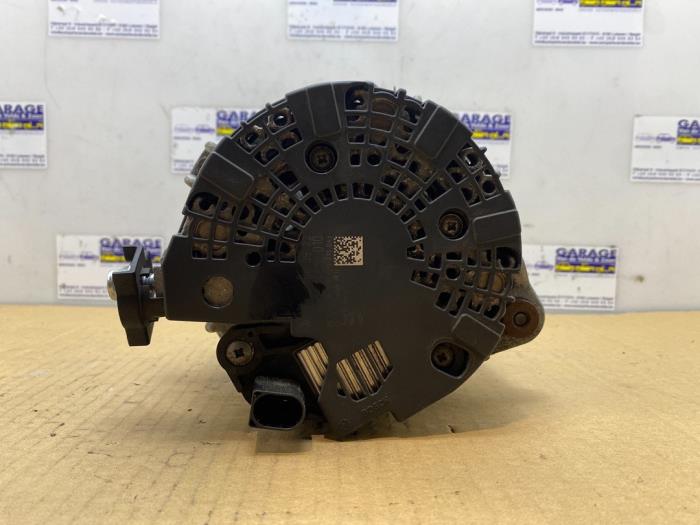 Dynamo van een Mercedes-Benz A (W176) 1.5 A-160 CDI, A-160d 16V 2015