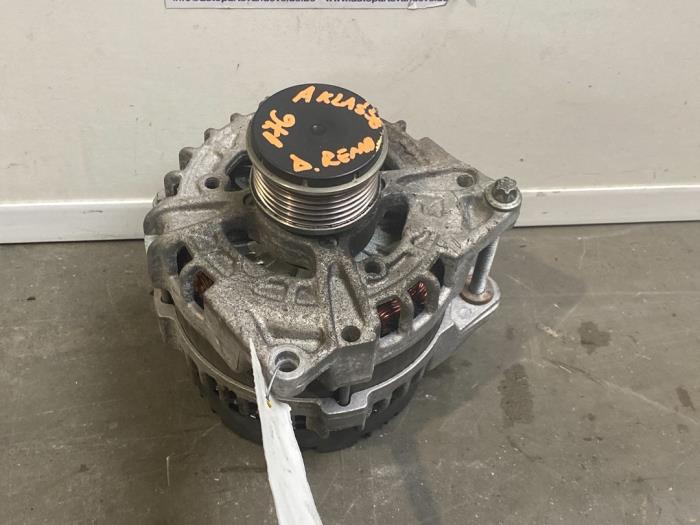 Dynamo van een Mercedes-Benz A (W176) 1.5 A-160 CDI, A-160d 16V 2015