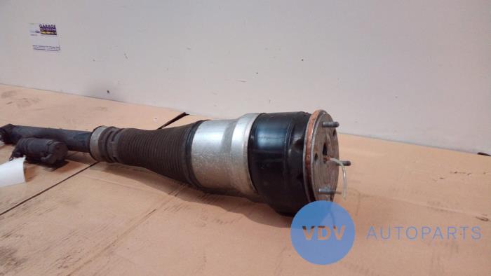Rear shock absorber, right from a Mercedes-Benz S (W222/V222/X222) 2.1 S-300 BlueTEC Hybrid, S-300 h 16V 2015