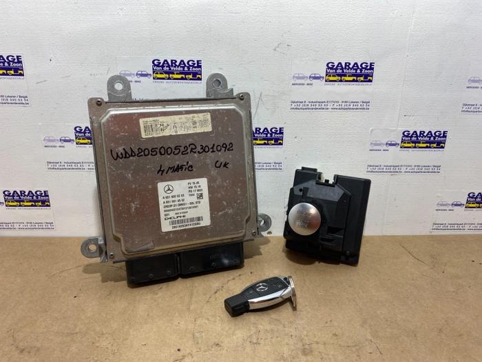 Used Ignition lock + computer Mercedes C (W205) C-220 d 2.2 16V 4-Matic Price € 151,25 Inclusive VAT offered by Autoparts Van De Velde