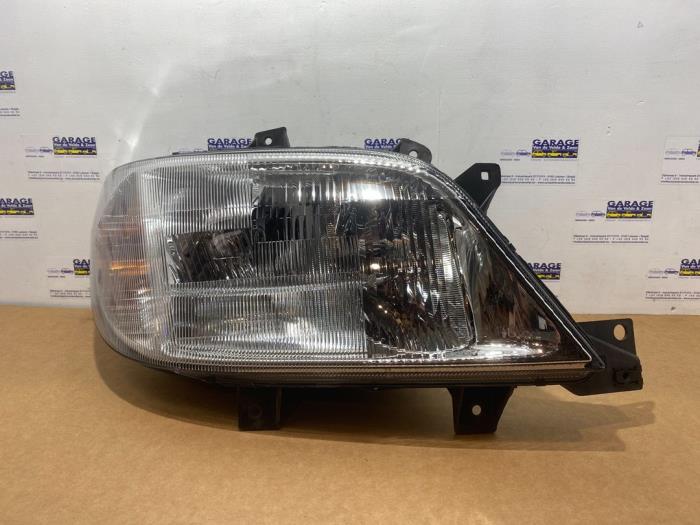 Używane Reflektor prawy Mercedes Sprinter 3t (903) 313 CDI 16V Cena € 175,45 Z VAT oferowane przez Autoparts Van De Velde