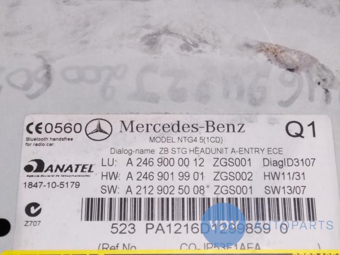 Radio de un Mercedes-Benz B (W246,242) 1.6 B-180 BlueEFFICIENCY Turbo 16V 2013