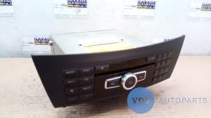 Używane Radio Mercedes C (W204) 2.2 C-200 CDI 16V BlueEFFICIENCY Cena € 102,85 Z VAT oferowane przez Autoparts Van De Velde