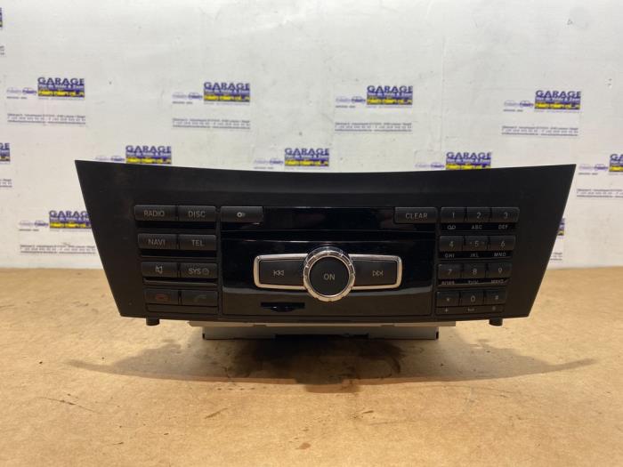 Używane Radio Mercedes C (W204) 2.2 C-200 CDI 16V BlueEFFICIENCY Cena € 181,50 Z VAT oferowane przez Autoparts Van De Velde