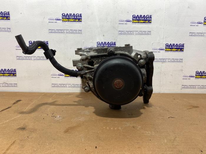 Usagé Pompe à eau Mercedes C (W205) C-180d 1.6 Turbo 16V Prix € 90,75 Prix TTC proposé par Autoparts Van De Velde