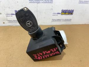 Used Electronic ignition key Mercedes Vito (447.6) 1.6 109 CDI 16V Price € 127,05 Inclusive VAT offered by Autoparts Van De Velde