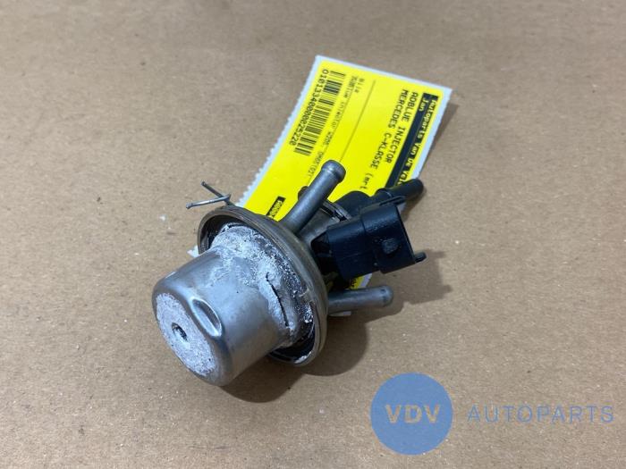 Adblue Injector from a Mercedes-Benz C (W205) C-200d 2.2 16V 2016