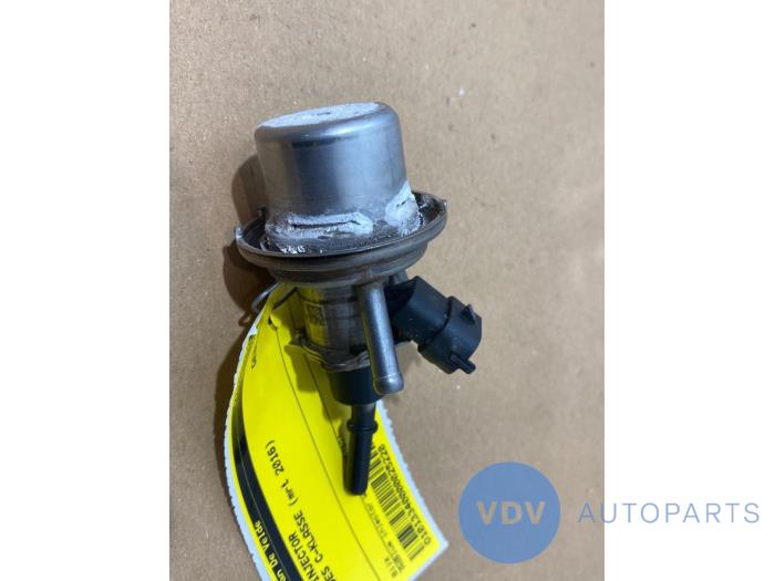 Adblue Injector from a Mercedes-Benz C (W205) C-200d 2.2 16V 2016