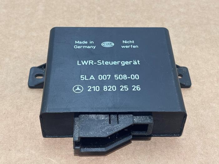 Usagé Relais éclairage Mercedes E (W210) 2.0 E-200 16V Prix € 30,25 Prix TTC proposé par Autoparts Van De Velde