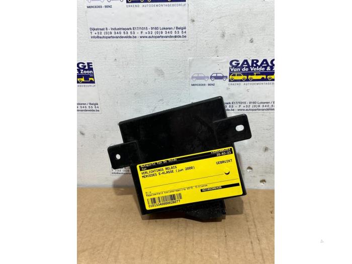 Usagé Relais éclairage Mercedes E (W210) 2.0 E-200 16V Prix € 30,25 Prix TTC proposé par Autoparts Van De Velde