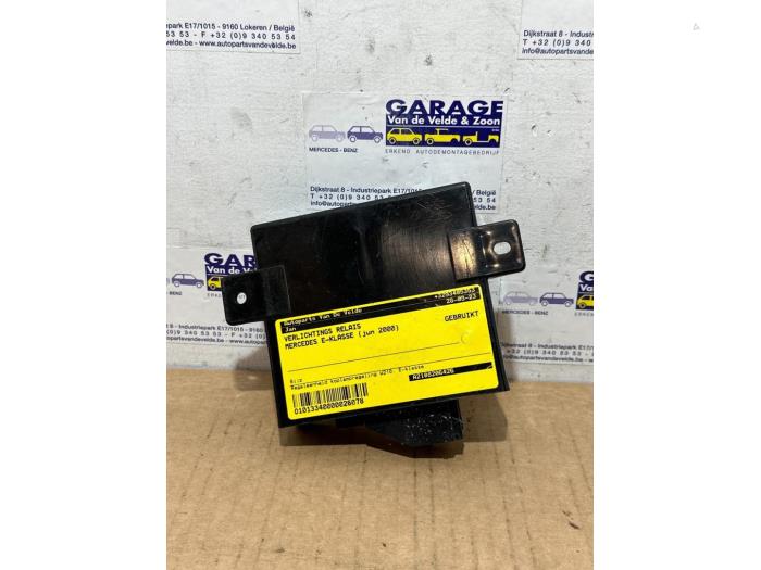 Usagé Relais éclairage Mercedes E (W210) 2.0 E-200 16V Prix € 30,25 Prix TTC proposé par Autoparts Van De Velde