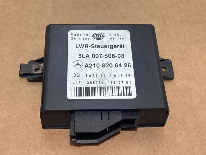 Usagé Relais éclairage Mercedes E (W210) 2.0 E-200 16V Prix € 30,25 Prix TTC proposé par Autoparts Van De Velde