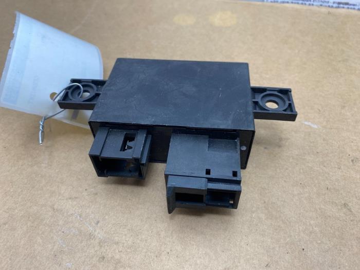 Usagé Relais Mercedes G (463) G 400 CDI 4.0 V8 32V Prix € 30,25 Prix TTC proposé par Autoparts Van De Velde