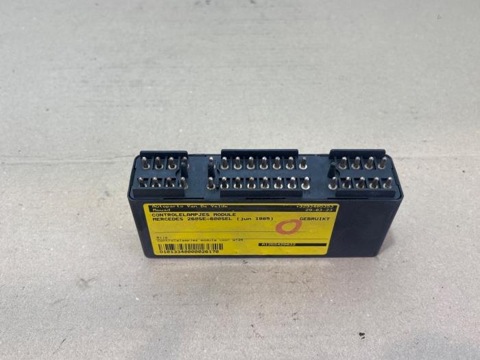 Usados Módulo de control de luces Mercedes S (W126) 260 SE RUF Precio € 108,90 IVA incluido ofrecido por Autoparts Van De Velde