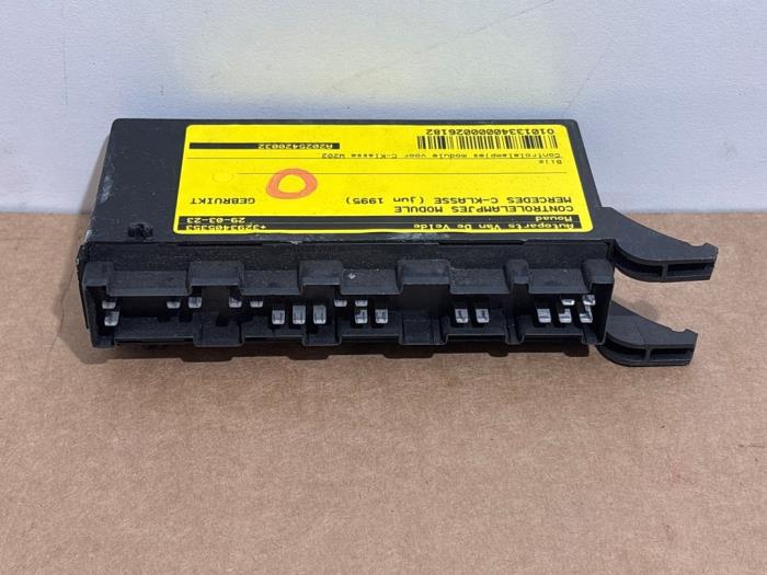 Usados Módulo de control de luces Mercedes C (W202) 1.8 C-180 16V Precio € 48,40 IVA incluido ofrecido por Autoparts Van De Velde