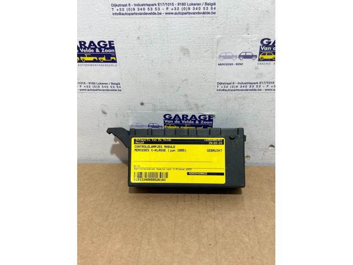 Usados Módulo de control de luces Mercedes C (W202) 1.8 C-180 16V Precio € 48,40 IVA incluido ofrecido por Autoparts Van De Velde