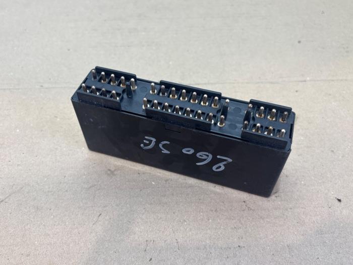 Usados Módulo de control de luces Mercedes S (W126) 260 SE RUF Precio € 108,90 IVA incluido ofrecido por Autoparts Van De Velde