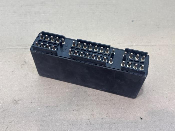 Usados Módulo de control de luces Mercedes S (W126) 260 SE RUF Precio € 108,90 IVA incluido ofrecido por Autoparts Van De Velde