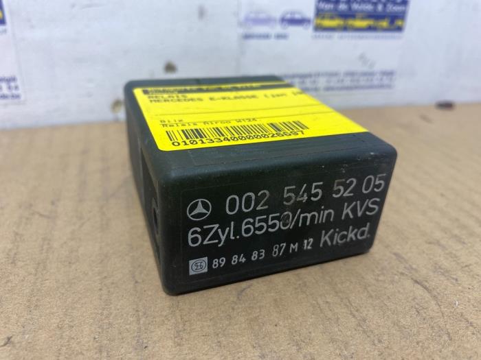 Begagnade Relä Mercedes E (W124) 2.3 230 E Pris € 60,50 Inklusive moms erbjuds av Autoparts Van De Velde