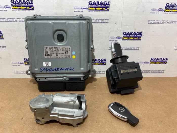 Used Ignition lock + computer Mercedes E (W211) 2.2 E-220 CDI 16V Price € 151,25 Inclusive VAT offered by Autoparts Van De Velde