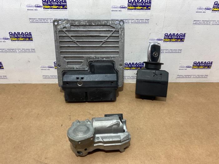 Ignition lock + computer Mercedes CLK (R209), 2002 / 2010 1.8 200 K 16V, Convertible, Petrol, 1.796cc, 135kW (184pk), RWD, M271955, 2006-10 / 2010-03, 209.441 (Used)