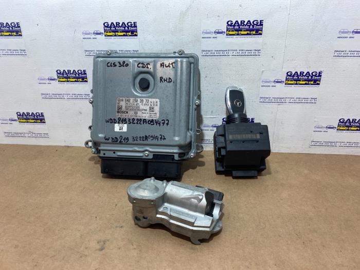 Used Ignition lock + computer Mercedes CLS (C219) 320 CDI 24V Price € 151,25 Inclusive VAT offered by Autoparts Van De Velde