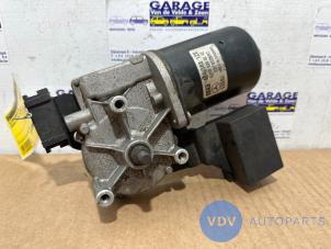 Used Front wiper motor Mercedes A (W168) 1.7 A-160 CDI 16V Price € 36,30 Inclusive VAT offered by Autoparts Van De Velde
