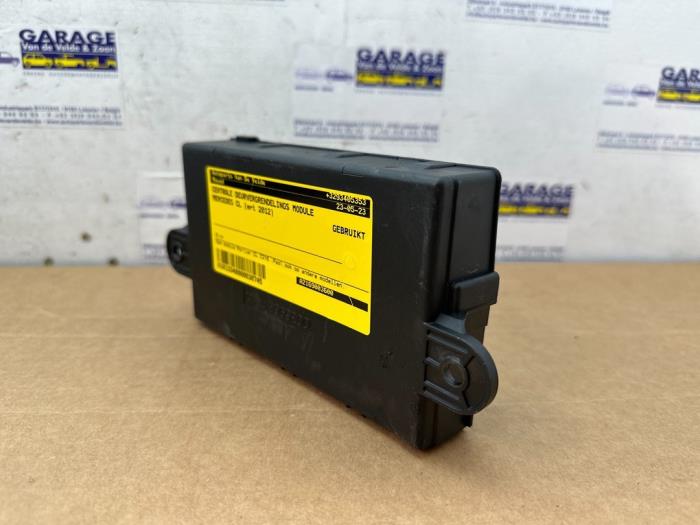 Używane Modul centralnego zamka Mercedes CL (216) 5.5 CL-600 V12 36V Twin Turbo Cena € 24,20 Z VAT oferowane przez Autoparts Van De Velde