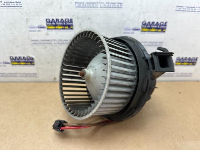 Heating and ventilation fan motor from a Mercedes-Benz C Estate (S204) 2.2 C-180 CDI 16V BlueEFFICIENCY 2013