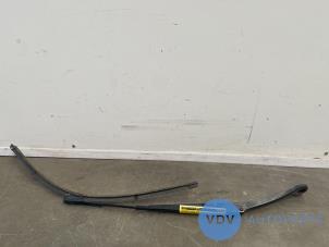 Used Front wiper arm Mercedes A (W176) 2.2 A-200 CDI, A-200d 16V Price € 24,20 Inclusive VAT offered by Autoparts Van De Velde