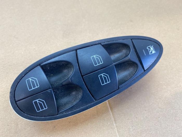 Usados Interruptor combinado de ventanillas Mercedes E (W211) 2.2 E-200 CDI 16V Precio € 60,50 IVA incluido ofrecido por Autoparts Van De Velde
