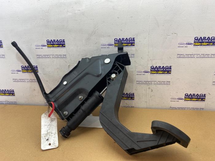 Clutch pedal Mercedes 190 2.0 E - A1242900416 