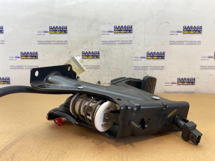 Clutch pedal Mercedes 190 2.0 E - A1242900416 