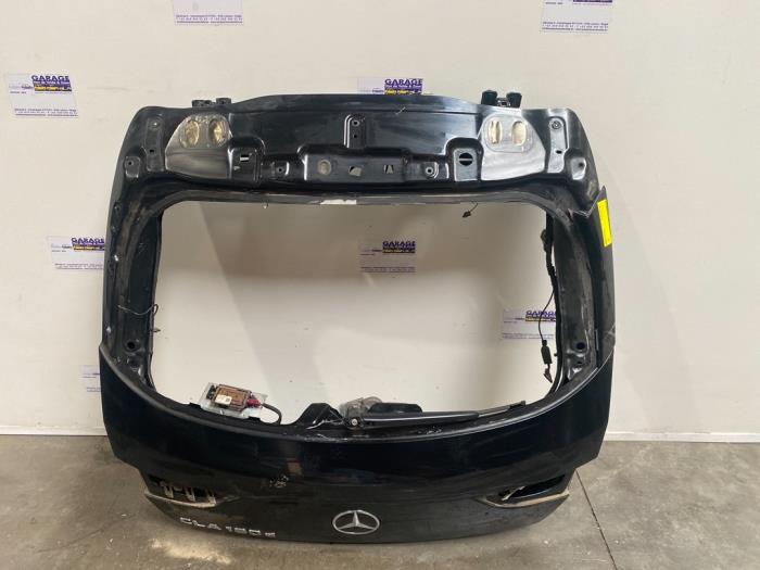Portón trasero de un Mercedes-Benz CLA Shooting Brake (118.6) 1.5 CLA-180d 2019